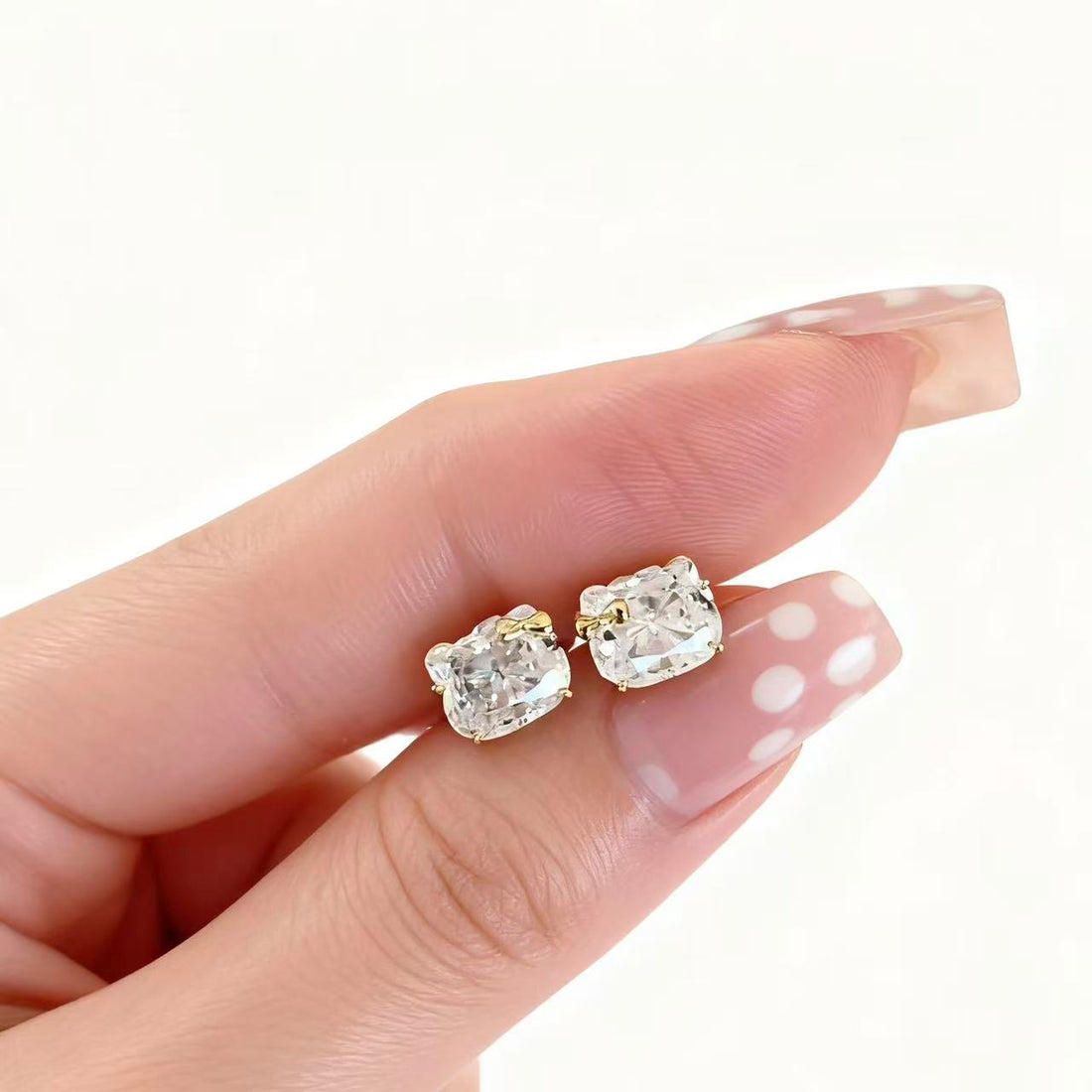 Elegant Cushion-Cut Zircon Stud Earrings in 925 Sterling Silver – Timeless Sparkle for Everyday Wear